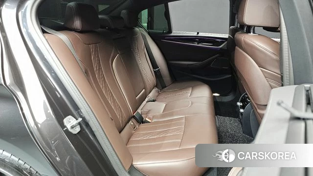 BMW 5 Series (G30) 2023 Серый из Кореи, фото 3