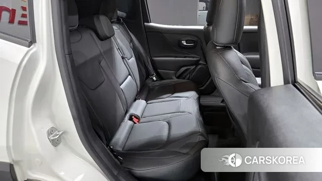 Jeep Renegade 2022 Серебряный из Кореи, фото 3