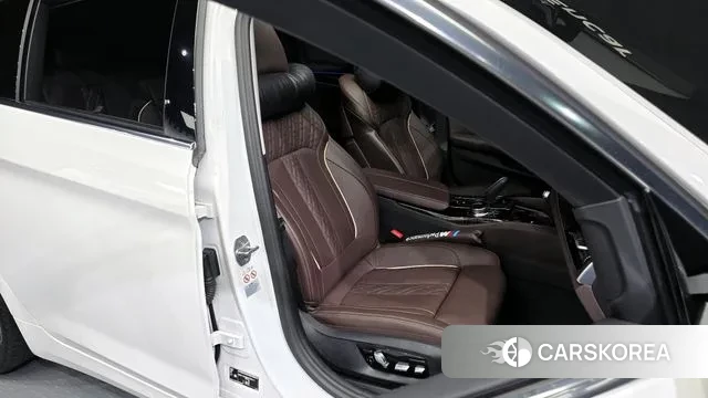 BMW 5 Series (G30) 2023 Белый из Кореи, фото 3