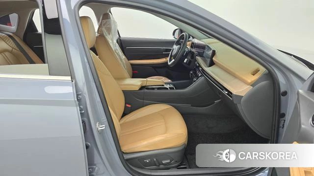 Hyundai Sonata D Edge (DN8) 2024 Светло-серебряный цвет из Кореи, фото 3