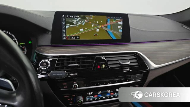 BMW 5 Series (G30) 2018 Светло-серебряный цвет из Кореи, фото 3