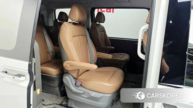 Hyundai Staria 2023 Белый из Кореи, фото 3
