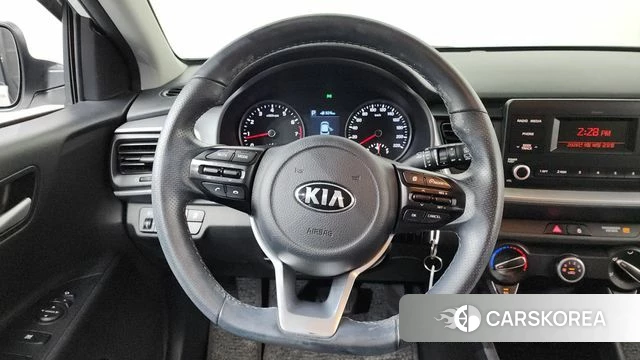 Kia Stonic 2018 Белый из Кореи, фото 3