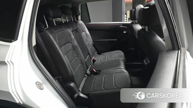 Volkswagen Tiguan Allspace 2023 Белый из Кореи, фото 3