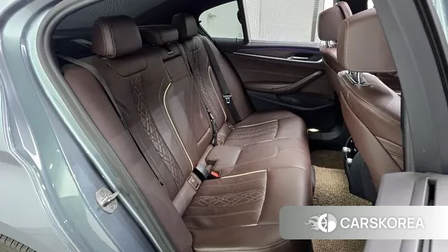 BMW 5 Series (G30) 2020 Серебристо-серый из Кореи, фото 3