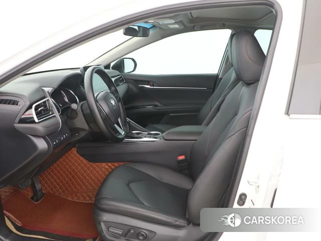 Toyota Camry 2021 Белый из Китая, фото 3