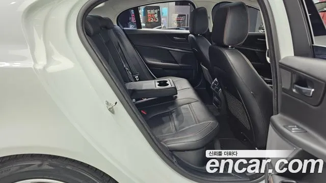 Jaguar XE 2018 Белый из Кореи, фото 3