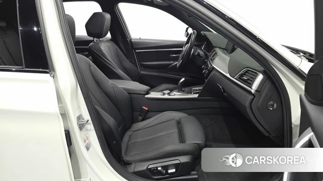 BMW 3 Series (F30) 2018 Белый из Кореи, фото 3