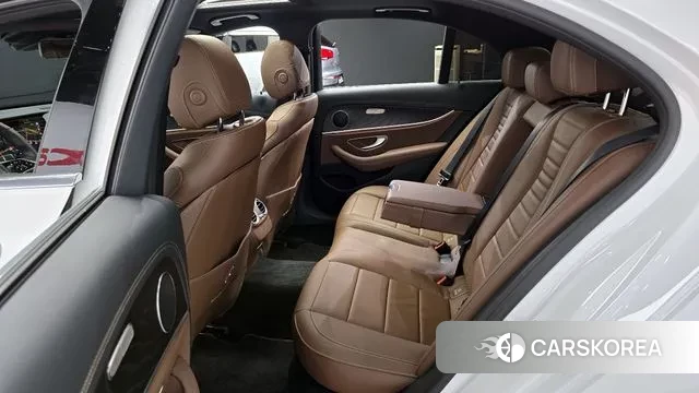 Mercedes-Benz E-Class W213 2023 Белый из Кореи, фото 3