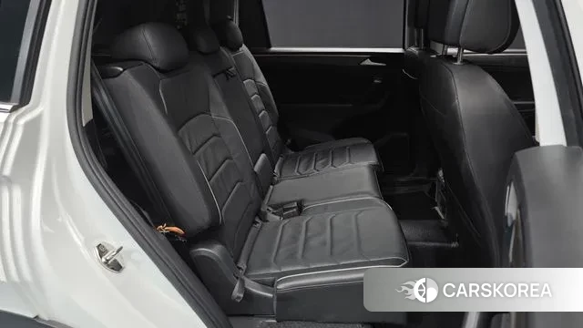Volkswagen Tiguan Allspace 2023 Белый из Кореи, фото 3