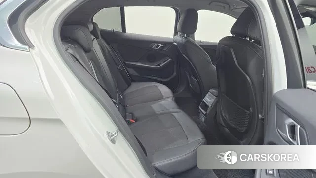 BMW 1 Series (F40) 2020 Белый из Кореи, фото 3