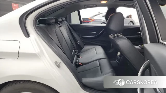 BMW 3 Series (F30) 2018 Белый из Кореи, фото 3