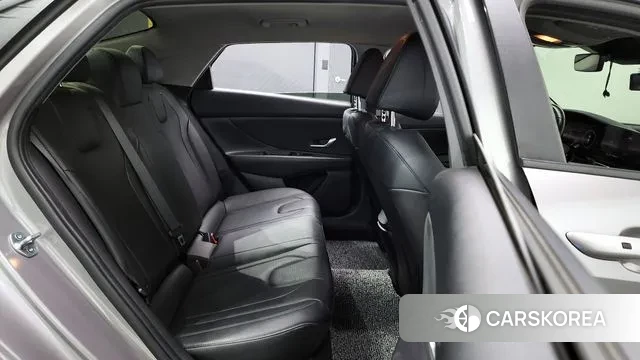 Hyundai Avante (CN7) 2020 Серебристо-серый из Кореи, фото 3