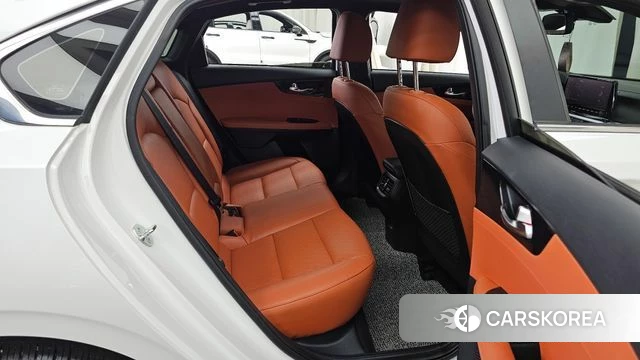 Kia The New K3 2nd generation 2023 Белый из Кореи, фото 3