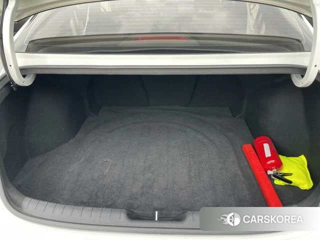 Hyundai Elantra 2022 Белый из Китая, фото 3