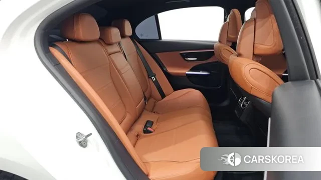 Mercedes-Benz C-Class W206 2023 Белый из Кореи, фото 3