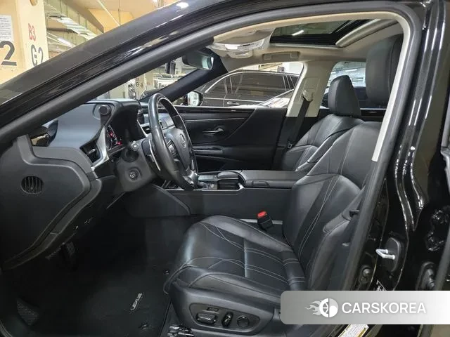 Lexus ES300h 7th generation 2020 Черный из Кореи, фото 3