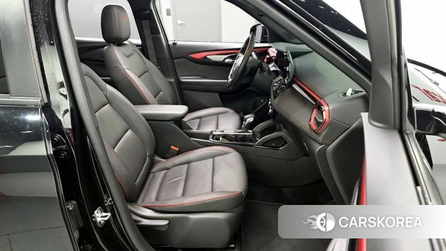 Chevrolet (GM Daewoo) The New Trail Blazer 2023 Черный из Кореи, фото 3