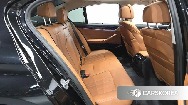 BMW 5 Series (G30) 2023 Черный из Кореи, фото 3