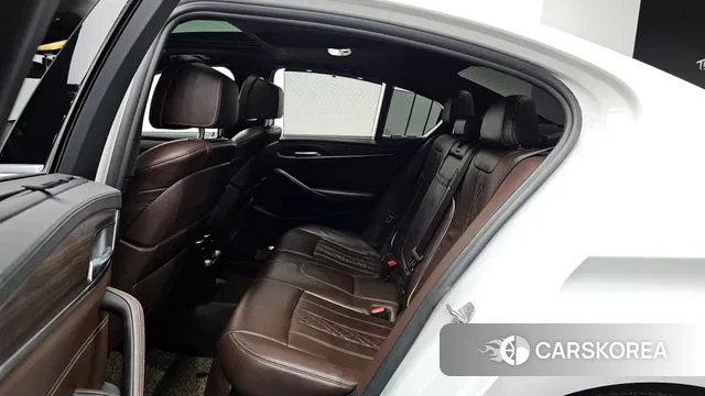 BMW 5 Series (G30) 2018 Белый из Кореи, фото 3