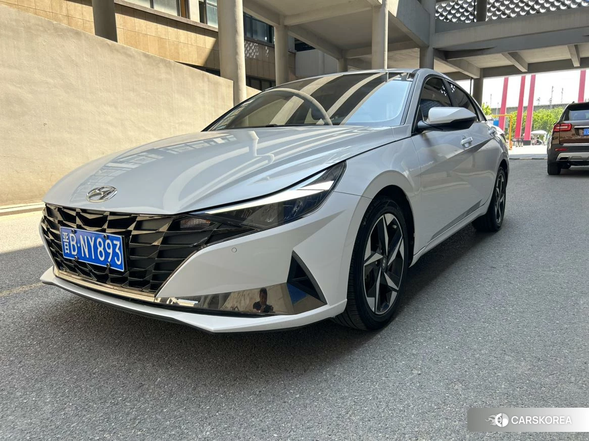Hyundai Elantra 2023 Белый из Китая, фото 3