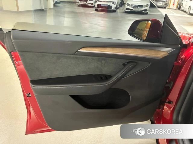 Tesla Model Y 2023 Красный из Кореи, фото 3