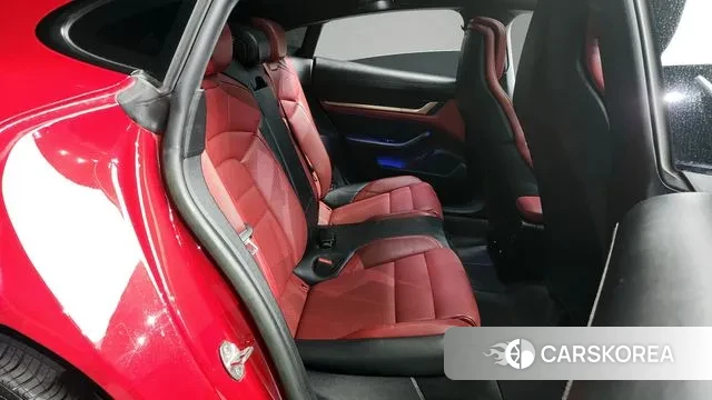 Porsche Taycan 2023 Красный из Кореи, фото 3