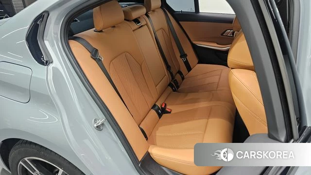 BMW 3 Series (G20) 2025 Светло-серебряный цвет из Кореи, фото 3