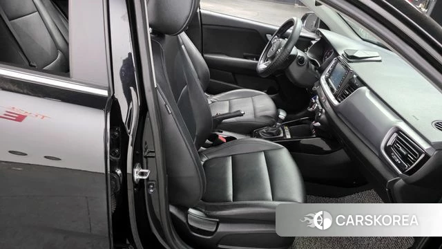 Kia Stonic 2018 Черный из Кореи, фото 3