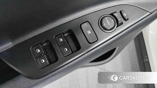 Kia Stonic 2018 Белый из Кореи, фото 3