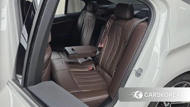 BMW 5 Series (G30) 2021 Белый из Кореи, фото 3