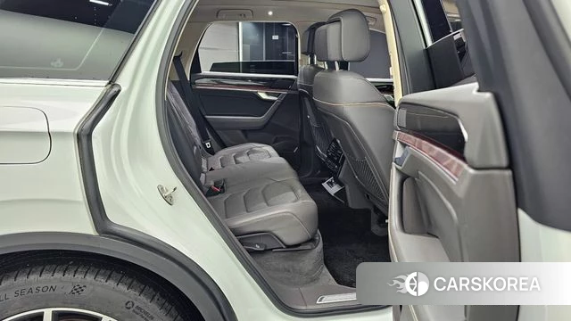 Volkswagen Touareg 3rd generation 2020 Белый из Кореи, фото 3