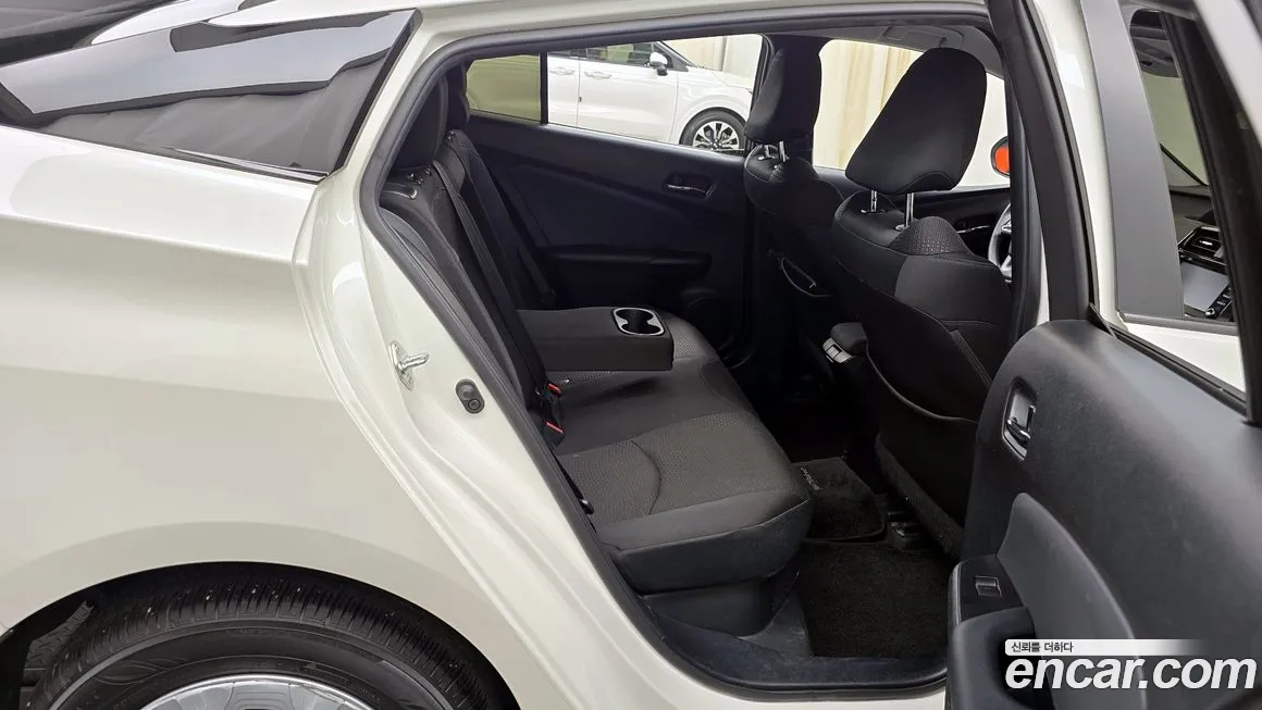 Toyota Prius 4th Generation 2019 Белый из Кореи, фото 3