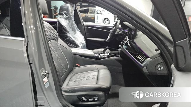 BMW 5 Series (G30) 2020 Серебристо-серый из Кореи, фото 3