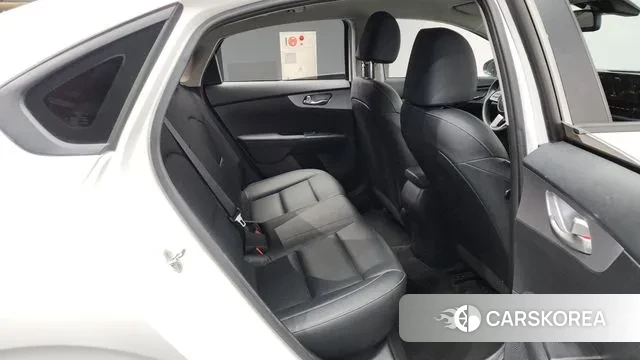 Kia The New K3 2nd generation 2021 Белый из Кореи, фото 3