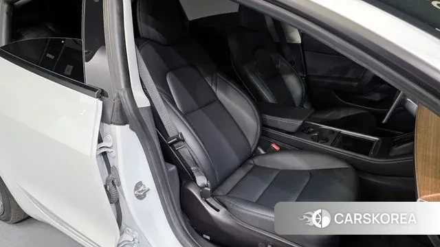 Tesla Model 3 2021 Белый из Кореи, фото 3