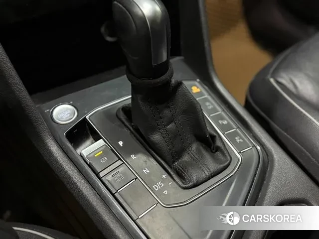 Volkswagen Tiguan Allspace 2020 Белый из Кореи, фото 3