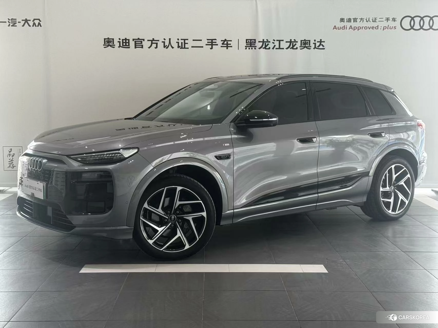 Audi Q6L e-tron 2025 Темно-серый из Китая, фото 3