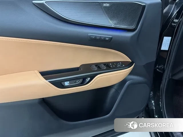 Lexus NX350h Second generation 2023 Черный из Кореи, фото 3