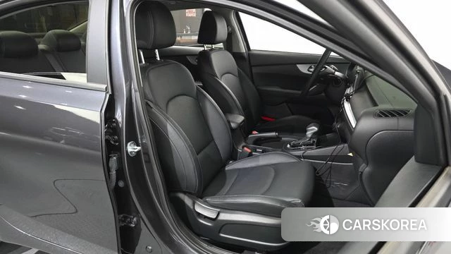 Kia The New K3 2nd generation 2023 Серый из Кореи, фото 3