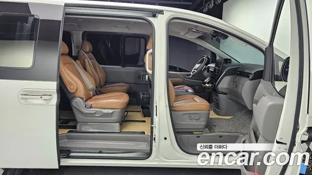 Hyundai Staria 2023 Белый из Кореи, фото 3