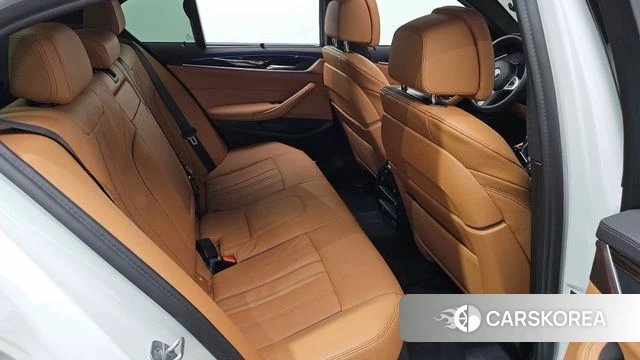 BMW 5 Series (G30) 2022 Белый из Кореи, фото 3