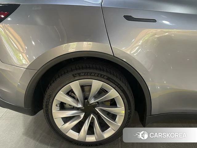 Tesla Model Y 2026 Серебристо-серый из Китая, фото 3