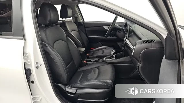 Kia The New K3 2nd generation 2022 Белый из Кореи, фото 3