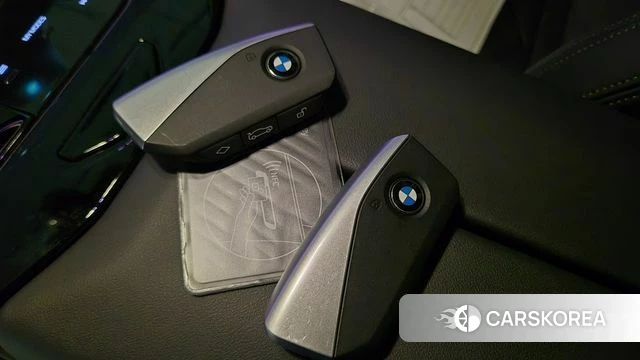 BMW 5 Series (G60) 2025 Небесно-голубой из Кореи, фото 3