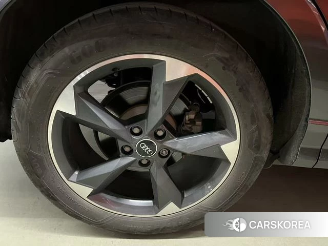 Audi Q3 2023 Темно-серый из Китая, фото 3
