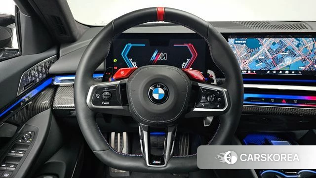 BMW M5 (G90) 2025 Серебристо-серый из Кореи, фото 3