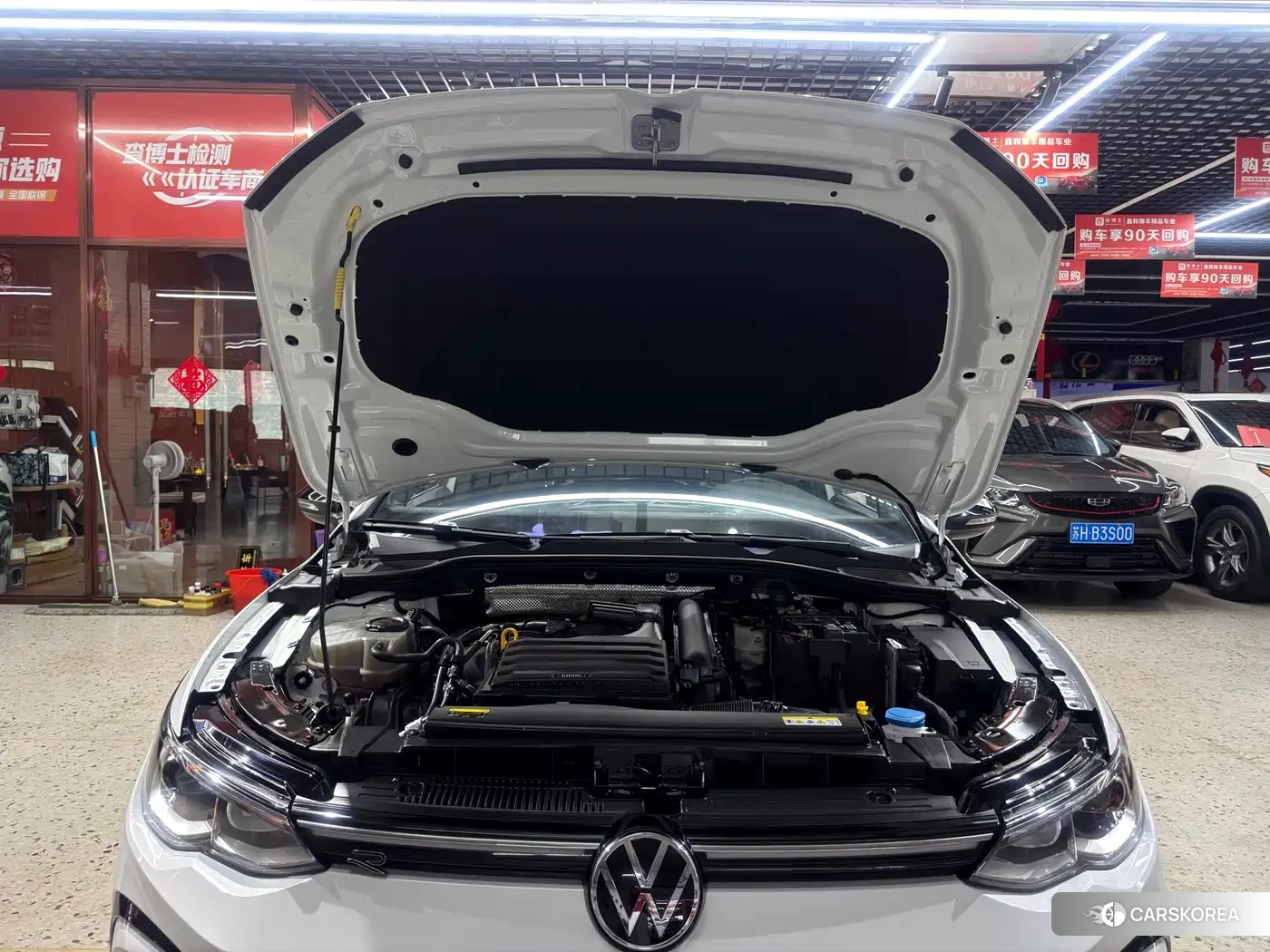Volkswagen Golf 2023 Белый из Китая, фото 3