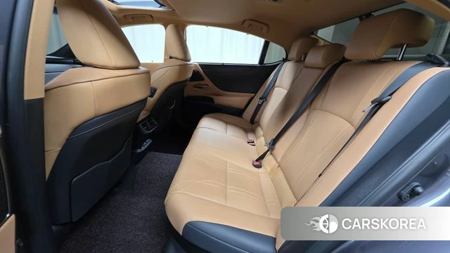 Lexus ES300h 7th generation 2024 Серый из Кореи, фото 3