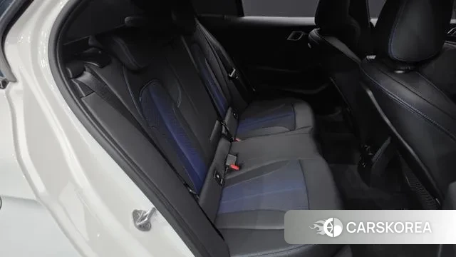 BMW 1 Series (F40) 2023 Белый из Кореи, фото 3